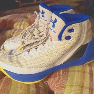 Under Armour SC Size 5.5 youth